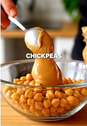 Healthy Chickpea Cookies 🍪💪 Ingredients 🛒 Chickpeas 🫘 Peanut butter 🥜 Honey 🍯 Vanilla extract 🌿 Baking powder 🧂 Dark chocolate chips 🍫 Steps 👩‍🍳 Blend chickpeas, peanut butter, honey, vanilla, and baking powder until smooth 🥣 Stir in dark chocolate chips 🍫 Scoop into small cookie portions 🍪 Bake until set and lightly golden 🔥#easycooking #simplerecipe #healthydessert #foodtok