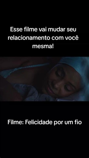 Sabe aquele filme que parece um abraço, mas também um belo choque de realidade? Felicidade por um Fio é exatamente assim! 🥹👇 A história da Violet parece ser sobre cabelo, mas na verdade é sobre liberdade, expectativas alheias e o processo doloroso (mas lindo) de descobrir quem você realmente é quando tira todas as