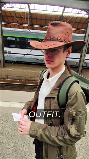 Do you speak po polsku? Prawie mi pociąg uciekł 😅 #fotografiauliczna #pov #photographer