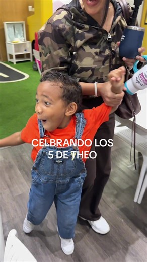 Los 5 años de Teo fueron todo lo que soñé y más 🥹🎈 Gracias a @Loo Loo Park por organizar todo esto, tener pendiente cada detalle, y obligarme realmente a celebrarlo 🤣❤️