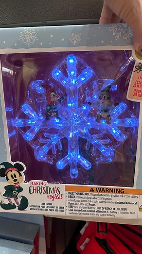 This new Chip and Dale light-up tree topper is SNOW darn cute! ❄️❄️❄️ #chipanddale #disneychristmas #disneyholidays #disneytreetopper #snowflake | The Disney Fashionista