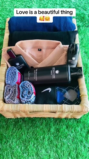 Love and Fashion Essentials: Dress Stylishly with Minimal Pieces