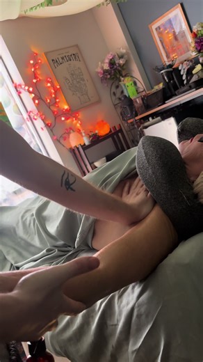 🎉✨ ONE WEEK ‘TIL 2026! ✨🎉 Let’s end the year relaxed — not exhausted 😌 What’s ONE thing you want to release before the new year? 👇 Comment below holisticmassagekc.com