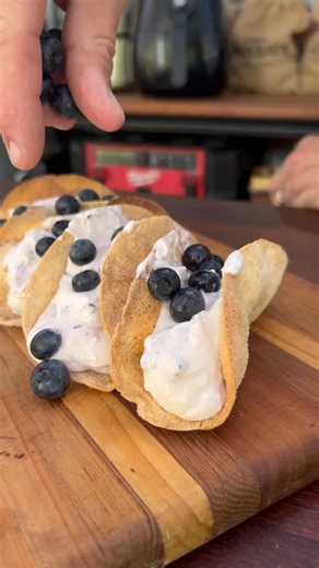 This is your sign to make these delicious Low Carb, High Protein Dessert Tacos by @thetradiebbq 🤤🫐 INGREDIENTS 6 Farrah’s Low Carb Tortillas 3 Tbsp Stevia/Sweetener 2 Tbsp Cinnamon Olive Oil Spray Filling: 250g Cream Cheese 1/2 Cup Greek Yoghurt 3 Tbsp Vanilla Protein Powder 1 Lemon, Juiced 3/4 Cup Blueberries for filling, 1/4 cup to garnish METHOD: 1. Add all filling ingredients to a bowl and whisk well to combine. Pop blueberries so they burst and ripple throughout the creamy filling. 2. Cov