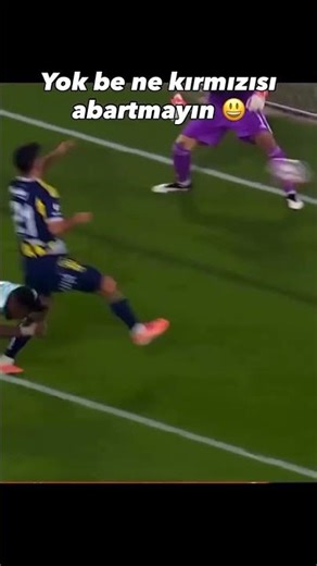 Buna kırmızı vermeyen hakem hakemmidir lo😂😂