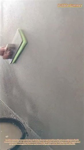 Obtenir une finition murale impeccable à l'aide d'une truelle équipée d'une éponge