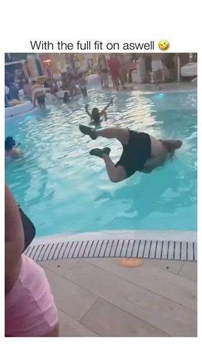 What a mad man 😂 Follow (us) @BLOCKBANTER for more content😂 #uk #viral #lol #funny #brits #british