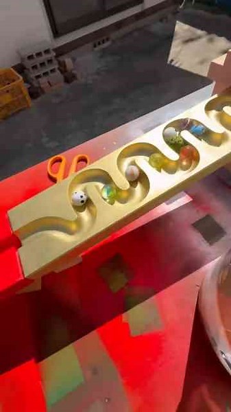 Mesmerizing Marble Run with Colorful Tracks