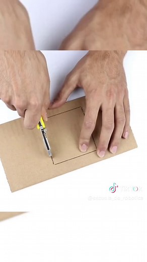Cómo Hacer un Robot de Cartón con Motor para Niños