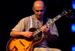 392K views · 15K reactions | Joe Pass – Satin Doll 李 Joe Pass (guitar), Bob Magnusson (bass), Joe Porcaro (drums). | Jazz Improvisers | Facebook
