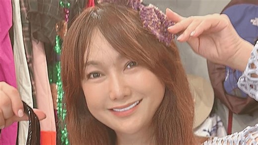 はるな愛(53) 胸元を大胆にはだけさせたプールサイドでの姿に絶賛の声「めちゃくちゃセクシー！」「べっぴんさん」 - ABEMAエンタメ - 話題のSNS (ニュース) | 無料動画・見逃し配信を見るなら | ABEMA