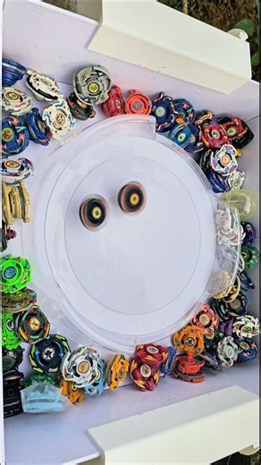 Flash Leopard 1 vs Flash Leopard 2 #BeybladeOG #BeybladeVForce #BeybladeGRevolution #FlashLeopard