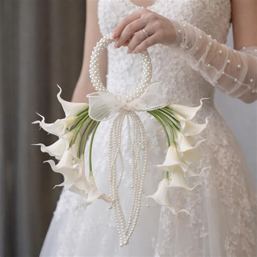 Pearl Hoop Bridal Bouquet, Calla Lily & Baby Breath Wedding Bouquet, Modern Ring Bridal Flowers, Handmade Bridal Bouquet, Custom Wedding Set - Etsy