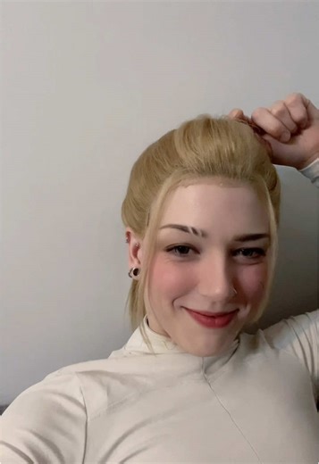 A little silly video today, hoping we can cheer you up 🫶 Really accurate events shown on this video, Adora keeps on pretending she is bothered when actually she can never get enough ❤️ My Larry, my love ❤️ : @elle #catradora #sheracosplay #adoracosplay #catracosplay #shera