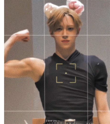 [#ARNO] my fav song rn w my wife 😋 ac .l4wl3tt cc 444mantra credits to poiu_er for the fourth clip!!