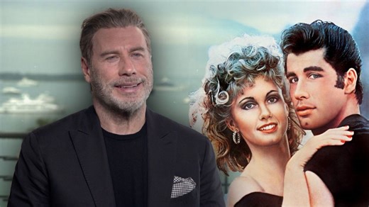 John Travolta vuelve a caracterizarse como Danny Zuko, su icónico personaje de “Grease”