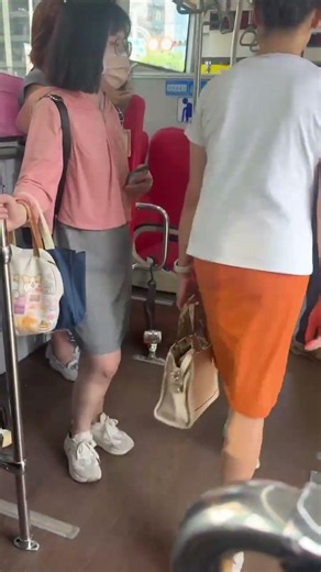 台灣🇹🇼常常講的簡單三句話 「謝謝你」 「對不起」「不好意思」表現出台灣人的素質 這就是民主自由國家的教育 不同於中國人
