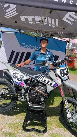 @David Cedeño 24/7 𝐧𝐨𝐬 𝐜𝐮𝐞𝐧𝐭𝐚 𝟑 𝐜𝐨𝐬𝐚𝐬 𝐪𝐮𝐞 𝐥𝐞 𝐠𝐮𝐬𝐭𝐚𝐫𝐨𝐧 𝐝𝐞 𝐥𝐚 𝐒𝐑𝐗𝟑𝟎𝟎 𝟒 𝐯𝐚𝐥𝐯𝐮𝐥𝐚𝐬 😮‍💨✊🏼 #mti #extremesports #mx #moto #mtiraceteam