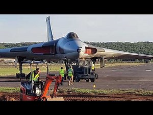 Recovering Vulcan XM655 At Wellesbourne Airfield