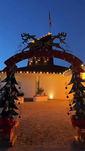 Step into the Christmas Extravaganza 🎄✨ Come enjoy the beautiful holiday décor, festive drinks, and our seasonal menu. We’re open late — Sun–Thurs until 9pm, Fri & Sat until 10pm. Stay cozy inside Cellar68 with a glass of wine or sit by the firepits and watch the sunset over the bay. 🎄🔥✨ | Mission Bay Beach Club