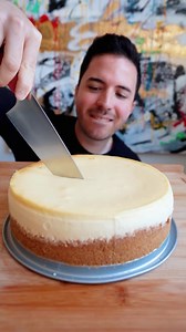 NEW YORK STYLE CHEESECAKE 😍 (Full recipe in comments!) #cheesecake #food #cake #dessert #succulentbite | The Succulent Bite