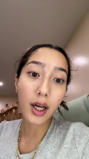 Cosmetic Product Demonstration: Lipstick Tips and Tricks