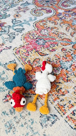 Here's a 360° look at the Silly Rooster and the Silly Hen! These funny-looking birds are guaranteed to put a smile on your face! They can't help themselves! thefriendlyredfox.com/silly-chicken-crochet-pattern/ | The Friendly Red Fox