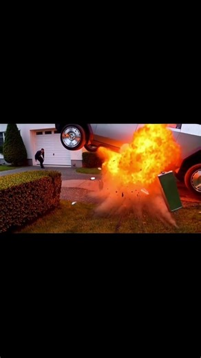 Tesla Cybertruck accident with an exploding battery, Sławomir Mentzen vs Grzegorz Braun