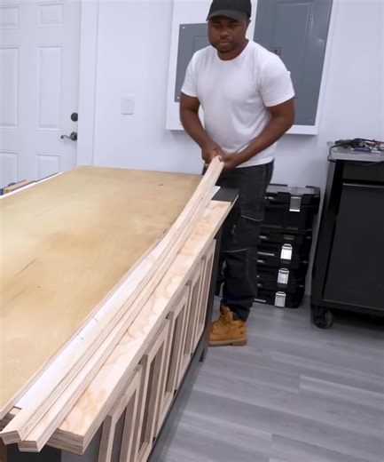 I built a space-saving wall shelf and desk combo! 🛠️ | DIY Creators