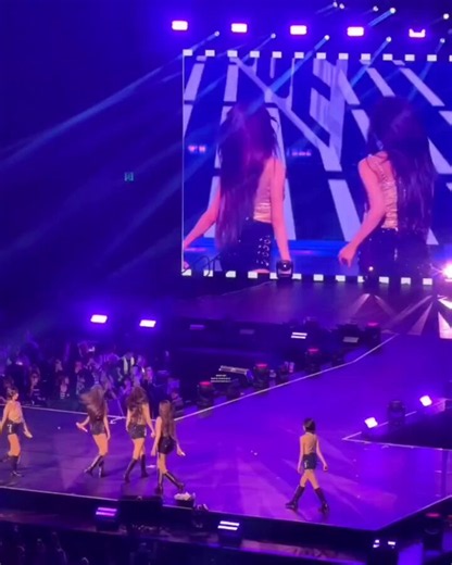 맂렝 퀸티튜드 무대 온몸으로 느끼기또 옴 7https://t.co/Rn6k4DReKX