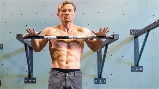 A muscle up using only the wrists - the strength test few athletes attempt
