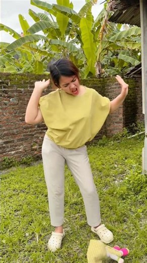 Oh, the doll fell‼️