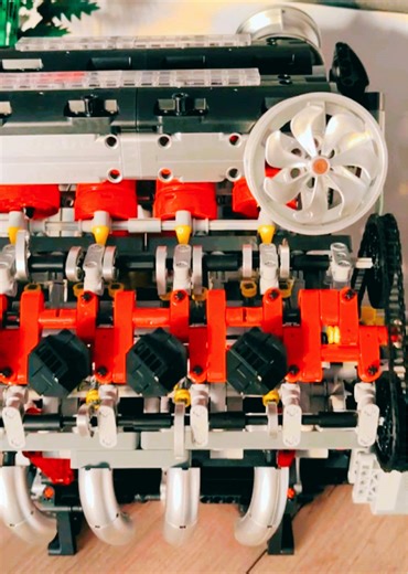 Mould King 10130 V8 motor #mouldkingstore #klemmbausteine #technik #V8engine #V8