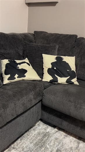 ✨ a small business owner 📚 a middle school teacher 🤍 a mom Now accepting couch time only. Exhausted but thankful. But don’t worry, planning 2026 launches for the game day girlies from the couch! 💁🏻‍♀️ | Full Count Threads