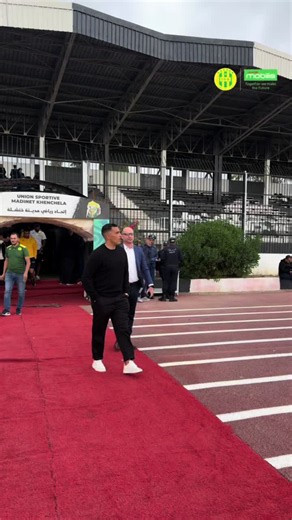 Les Lions du Djurdjura prennent leurs repères sur la pelouse du stade Hammam Amar 💛💚 #jsk #mobilis #matchday #tudert_i_jsk