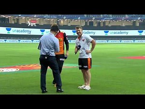 This is how David Warner fart during match