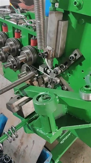 Wire coiling machine