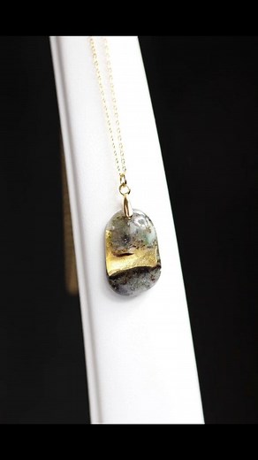 193K views · 2.4K reactions | like cracking open geodes 直 . . . #glassart #fusedglass #upcycledart #glassartist #glassjewelry #handmadependant #goldfoil #artprocess #recycledart #sustainablecraft #moltenmagic #frombrokentobeautiful #glassfusion #craftreel #viralreel #artglasstudios | Artglas | Facebook