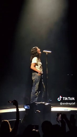 Lorde's Powerful Performance of Royals in NYC