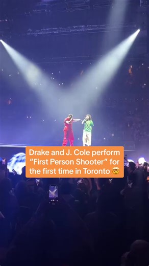 #Drake brought #JCole out at his show in Toronto today and performed “First Person Shooter” together 😭🔥 Via: WordonRd / TW #RapTV #Drizzydrake #drizzy #iaab #itsallablurtour #forallthedogs