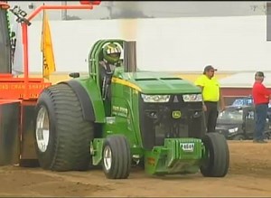 Pro stock winner from session 5 of the Budweiser Dairyland Super Nationals. Video presented by Stainless Diesel. Bootlegger Pulling team | NTPA Truck and Tractor Pulling