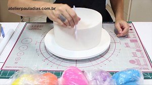 7.6M views · 68K shares | Alguns bolos que adorei fazer :D Hoje não teremos Bolo da Semana novo por causa da programação da Terceira Semana da Decoração de Bolos. E aí, está assistindo? | Atelier Paula Dias | Facebook