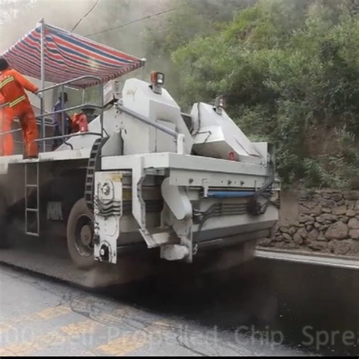 Alvin Wei on Instagram: "SS6000 self propelled chip spreader"
