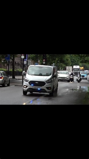 #999 #police #cops #thinblueline #emergency #responding #bluelights #siren #ford #transit #van #covert #unmarked #secret #london #england #foryou #xyzbca #fyp