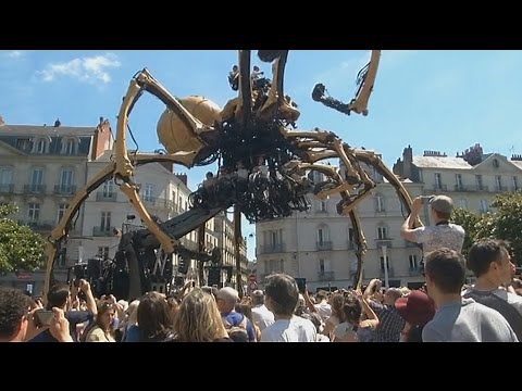 Une araignée géante investit les rues de Nantes