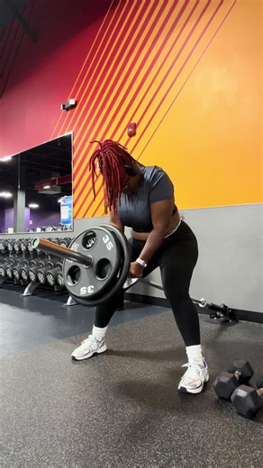 Day 59 of 75 Soft Challenge 💪🏾🔥 Upper Body ✔️ Back Day ✔️ Core on FIRE ✔️ We’re building strength from the back to the abs 😮‍💨 Drop a 💪🏾 if you trained today Drop a 🔥 if core was part of it Comment your favorite back exercise below 👇🏾 Let’s keep stacking these days! #75SoftChallenge #fyp #explorepage✨ #OperationFinerBy35 #ConsistencyOverMotivation