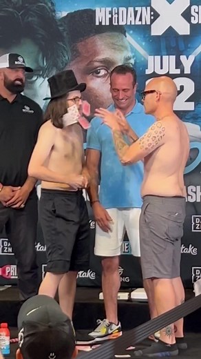 BATTLE OF THE MAGICIANS 🥊 #magicbattle #misfitsboxing #fyp | the magic crasher boxing