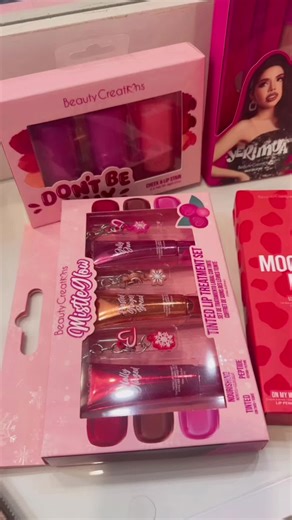 ✨ ¡Regalías para nuestras clientas! ✨ A todas nuestras bellas clientas 💕 Por la compra de C$1,000 córdobas o más en productos de la marca Beauty Creations, 🎁 ¡te llevas regalías especiales totalmente GRATIS! Es el momento perfecto para consentirte con tu maquillaje favorito y recibir un detalle extra por tu compra 💄✨ 📲 Escríbenos y aprovecha esta promoción 86936995 💖 Beautiful Women – belleza que enamora