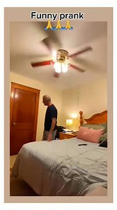 193K views · 4.5K reactions | Funny prank vedio 藍 . . #sacreprank #funnymoments #foryourpage #sacrecam #prankvideo #funnyvideos #fouryou #troll #trick #magic | Sacre Prank USA | Facebook