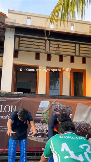 VENDOR KONVEKSI SABLON BORDIR CILEGON WORLDWIDE on Instagram: "#tanteholic Nyari tempat bikin kaos, workshirt, jersey, hoodie, jaket, dan lainnya? Mau sablon, bordir, atau sublim? 👉 SEMUA BISA DI SINI. Di ECOPRINT.STUFF bukan cuma cetak, tapi kita bantu dari nol sampai jadi. Kualitas rapi, bahan bisa request, pengerjaan jelas, dan yang paling penting: VALUE-NYA KEBERASA. 🎁 Banyak FREE yang kamu dapetin: ✅ Free stiker ✅ Free bendera ✅ Free desain ✅ Free box ✅ Free gantungan kunci ✅ Free 1 pcs s